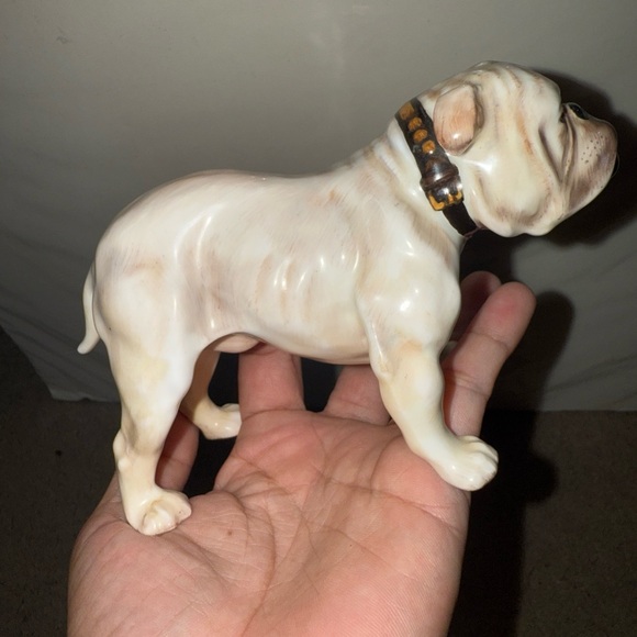 Vintage Royal Doulton Bulldog HN 1074. Highly collectible number. No flaws